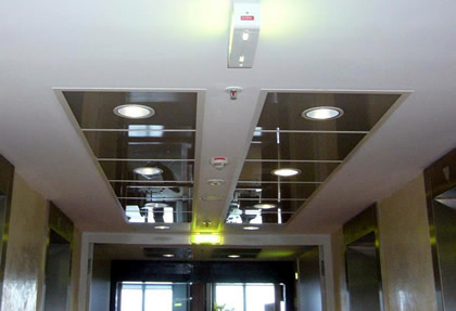 Energiesparbeleuchtung in einem Bürogebäude
